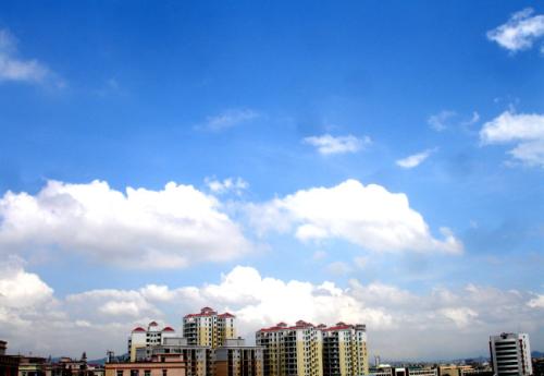 堅決打贏藍天保衛戰 增強人民藍天幸福感